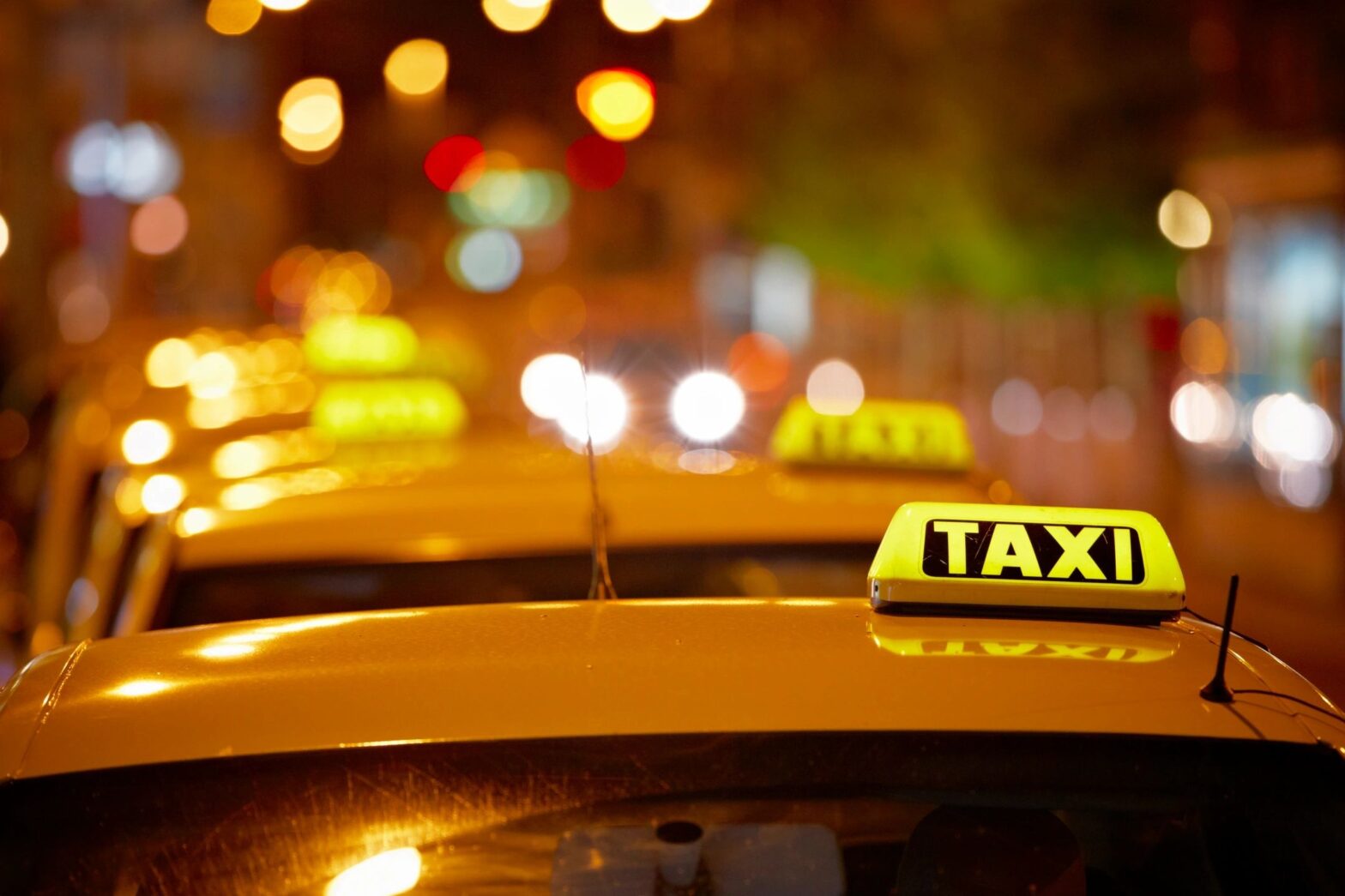 Airport Shuttle Services in Auckland, Book a Shuttle, Book a taxi, Cheap shuttles to airport, Private shuttles to airport, shuttle2home